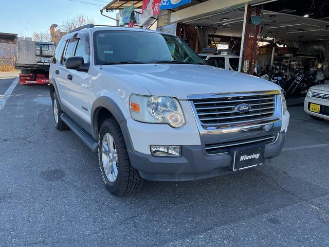 エクスプローラー ＸＬＴ　７人乗り４ＷＤ左ハンドル（3枚目）