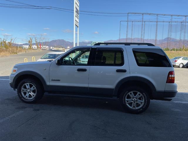 エクスプローラー ＸＬＴ　７人乗り４ＷＤ左ハンドル（8枚目）