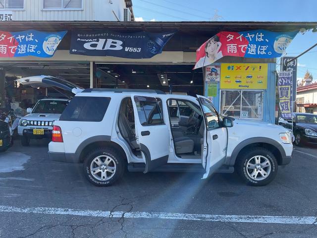 エクスプローラー ＸＬＴ　７人乗り４ＷＤ左ハンドル（9枚目）