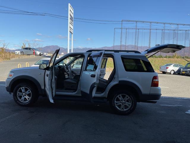 エクスプローラー ＸＬＴ　７人乗り４ＷＤ左ハンドル（11枚目）