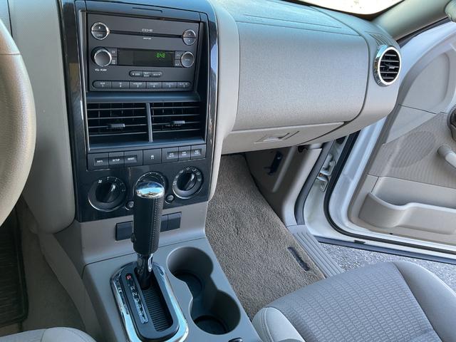 エクスプローラー ＸＬＴ　７人乗り４ＷＤ左ハンドル（19枚目）