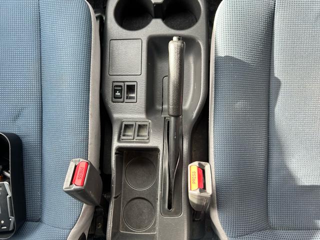 サンバーバン トランスポーター　Ｗエアバッグ　運転席エアバック　ＥＴＣ　ＡＢＳ　エアコンパワステ　キーレス付　パワステ付（23枚目）