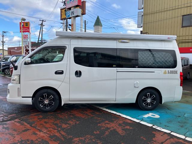 NV350キャラバンバン スーパーロングワイドDXターボ 4WD KatoMotor製J2デッキ 8人乗り ベッド シンク コンロ 冷蔵庫 電子レンジ ソーラーパネル FFヒーター(4枚目)