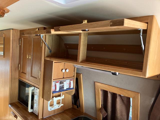 NV350キャラバンバン スーパーロングワイドDXターボ 4WD KatoMotor製J2デッキ 8人乗り ベッド シンク コンロ 冷蔵庫 電子レンジ ソーラーパネル FFヒーター(34枚目)