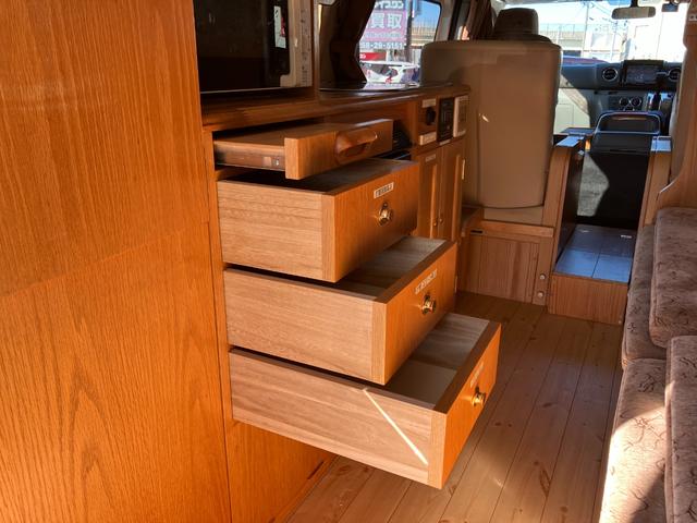 NV350キャラバンバン スーパーロングワイドDXターボ 4WD KatoMotor製J2デッキ 8人乗り ベッド シンク コンロ 冷蔵庫 電子レンジ ソーラーパネル FFヒーター(36枚目)