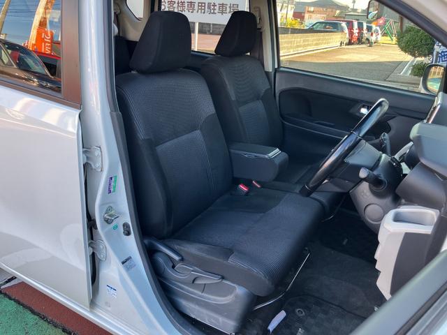 自社整備工場併設！　納車整備からアフターフォローまでお任せください。　車検や定期点検、オイル交換はもちろん、ナビやドラレコ、バックカメラ、ＥＴＣ等の取り付けも当店にお任せください。