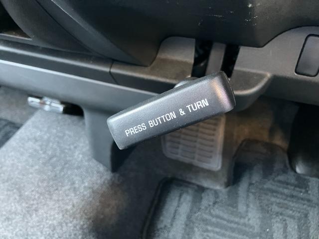 ハイエースワゴン GL 4WD 10人乗り 純正地デジDVDナビTV&バックカメラ イージークローズスライドドア ETC リヤファン&クーラー 社外15インチアルミ(26枚目)