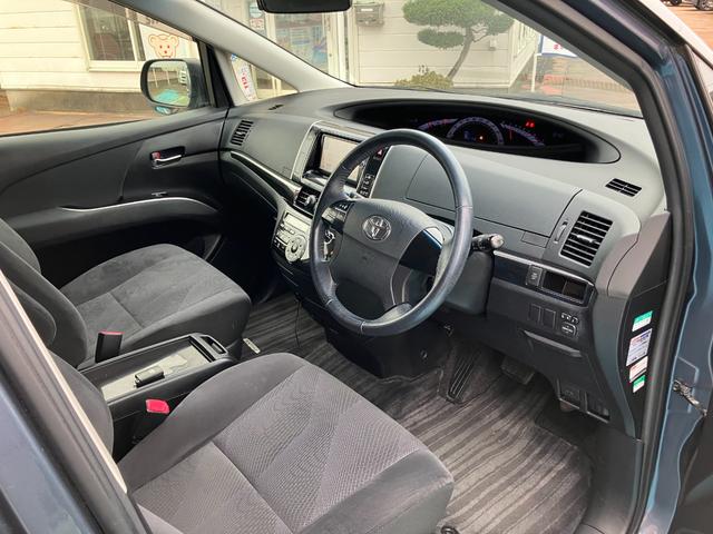 自社整備工場併設！　納車整備からアフターフォローまでお任せください。　車検や定期点検、オイル交換はもちろん、ナビやドラレコ、バックカメラ、ＥＴＣ等の取り付けも当店にお任せください。