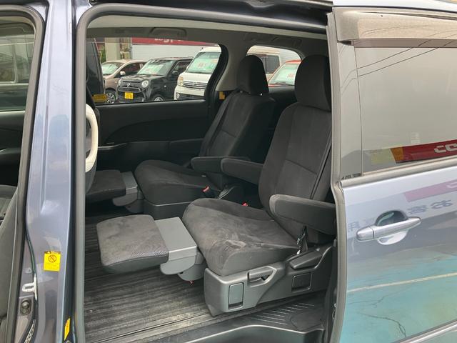 ２列目キャプテン＆オットマンシート