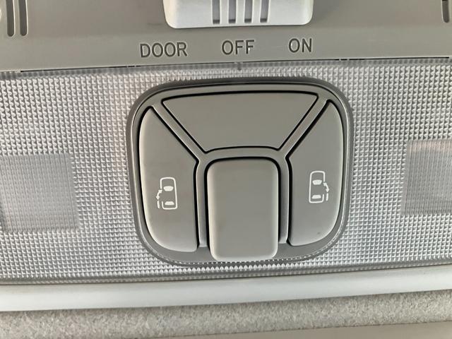 両側パワースライドドア