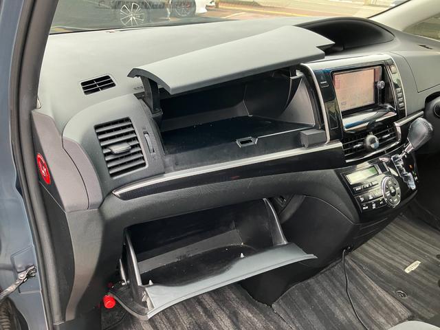 グローブボックス写真です。