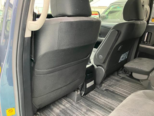 助手席背面ポケット　荷物フック