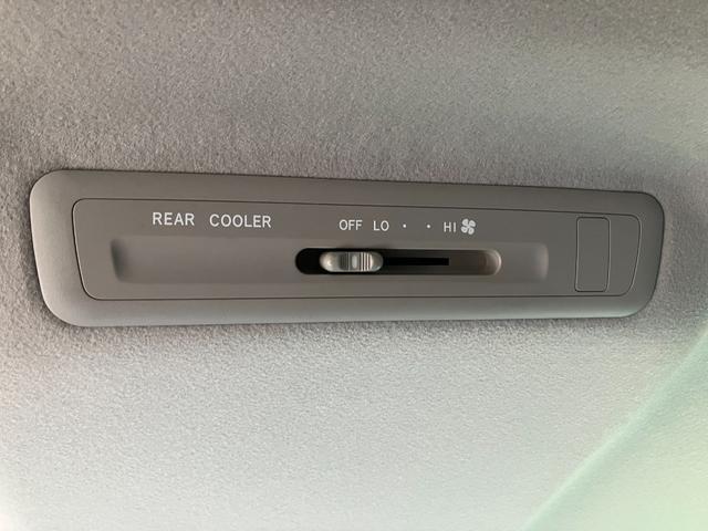 後席エアコンスイッチ