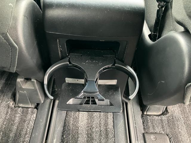 後席用ドリンクホルダー