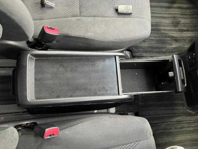 センターコンソールボックス