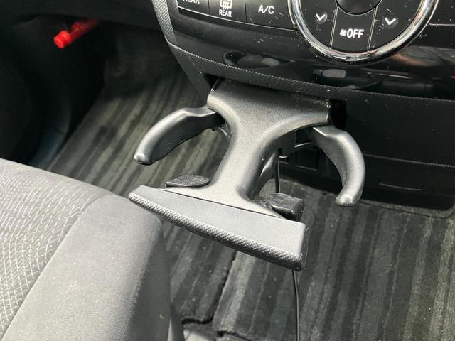 収納式センタードリンクホルダー