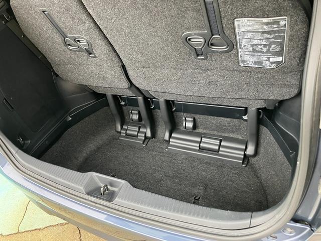 トランクフロア収納あります。