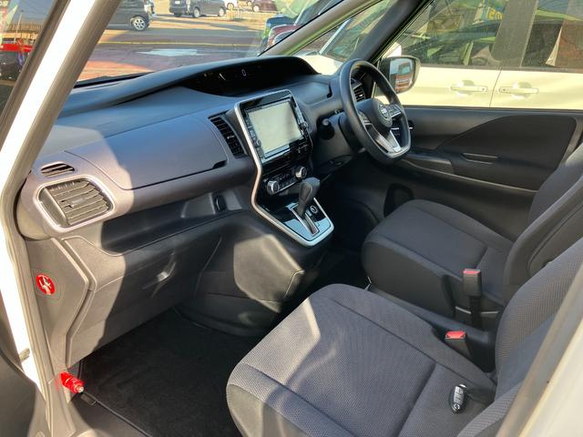 セレナ X VセレクションII 4WD 純正9インチフルセグナビTV アラウンドビューモニター 両側パワースライドドア エマージェンシーブレーキ パーキングアシスト ETC(7枚目)