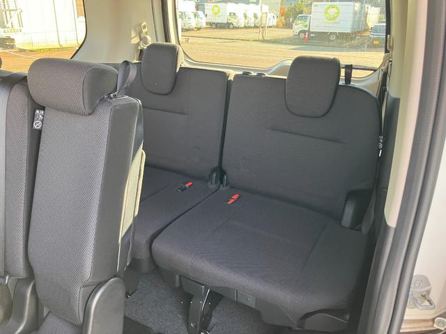 セレナ X VセレクションII 4WD 純正9インチフルセグナビTV アラウンドビューモニター 両側パワースライドドア エマージェンシーブレーキ パーキングアシスト ETC(11枚目)