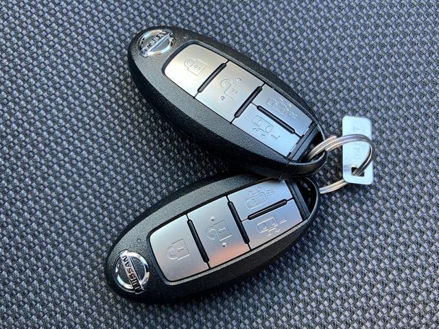 セレナ X VセレクションII 4WD 純正9インチフルセグナビTV アラウンドビューモニター 両側パワースライドドア エマージェンシーブレーキ パーキングアシスト ETC(25枚目)