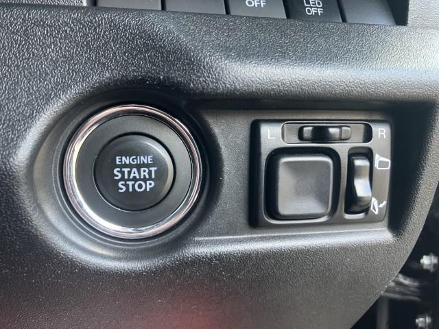 ＜特徴装備品＞★ホワイト照明マルチインフォメーションディスプレイ★社外アルミホイール★ＥＴＣ★スペアスマートキーあります