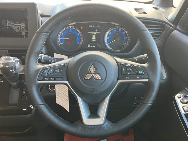 デリカミニ G プレミアム リミテッドエディション /4WD/届出済未使用車/e-アシスト/マイパイロット/ハンズフリー両側パワースライドドア/マルチアラウンドモニター/自動防眩ルームミラー/革巻きステアリング/LEDヘッドランプ/ハーフレザーシート(5枚目)