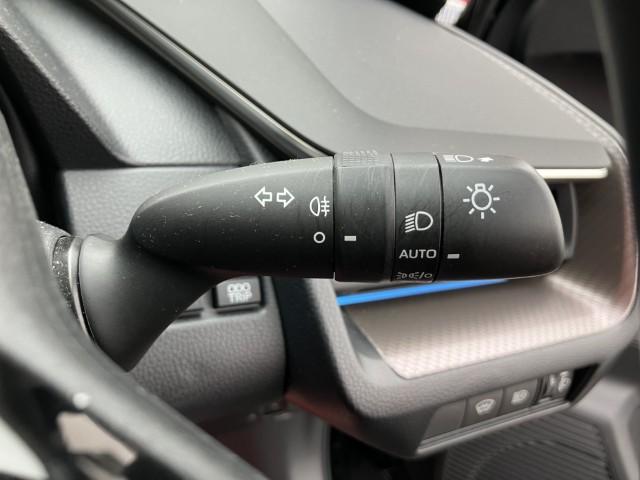 ＜特徴装備品＞★３モードシートヒーター（運転席／助手席）★革巻きステアリング★ステアリングスイッチ★防眩ルームミラー