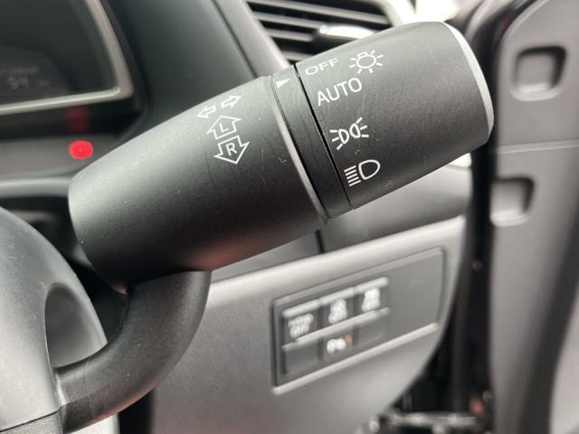 アクセラ １５Ｓ　６ＭＴ　マツダスピードエアロ　アドバンストキーレスエントリーシステム　マツダコネクト　プライバシーガラス　革巻きステアリング　左右独立コントロール機能付オートエアコン（15枚目）
