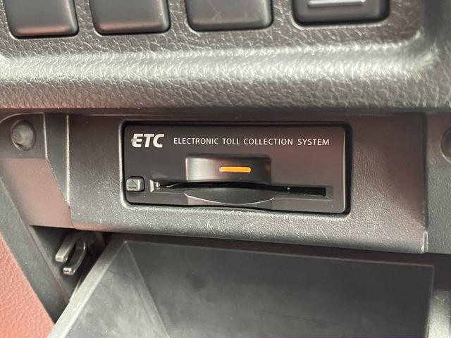 エルグランド ２５０ハイウェイスタープレミアム　後期型　ツインサンルーフ　両側パワスラ　メーカーナビ　後席エンタメ　アラウンドビュー　カーウイングスナビゲーションシステム／リアエンターテイメントシステムセット　フロントスポイラー　ドラレコ（22枚目）