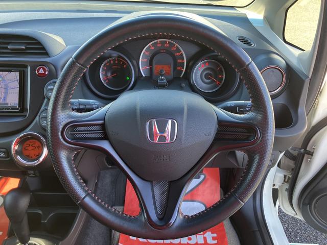 フィット シーズ スマートキー フルセグナビ 14インチAW ETC ドラレコ(SD有り) 専用スマートキー 専用ボディ同色フロントグリル ボディ同色リアガーニッシュ ウインカー付電動格納ドアミラー(12枚目)