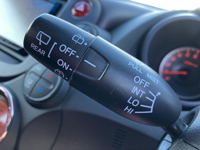 フィット シーズ スマートキー フルセグナビ 14インチAW ETC ドラレコ(SD有り) 専用スマートキー 専用ボディ同色フロントグリル ボディ同色リアガーニッシュ ウインカー付電動格納ドアミラー(13枚目)