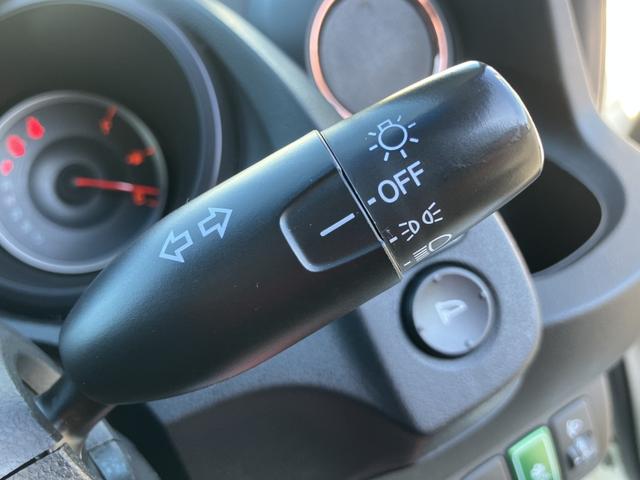 フィット シーズ スマートキー フルセグナビ 14インチAW ETC ドラレコ(SD有り) 専用スマートキー 専用ボディ同色フロントグリル ボディ同色リアガーニッシュ ウインカー付電動格納ドアミラー(14枚目)