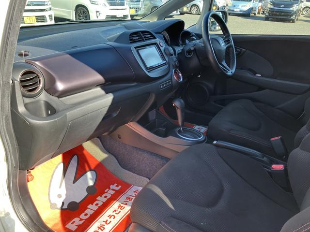 フィット シーズ スマートキー フルセグナビ 14インチAW ETC ドラレコ(SD有り) 専用スマートキー 専用ボディ同色フロントグリル ボディ同色リアガーニッシュ ウインカー付電動格納ドアミラー(21枚目)