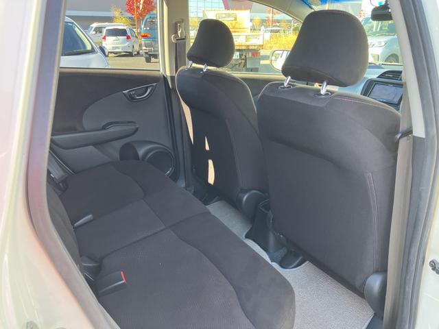 フィット シーズ スマートキー フルセグナビ 14インチAW ETC ドラレコ(SD有り) 専用スマートキー 専用ボディ同色フロントグリル ボディ同色リアガーニッシュ ウインカー付電動格納ドアミラー(22枚目)