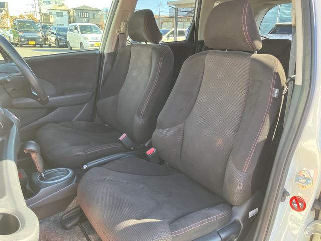 フィット シーズ スマートキー フルセグナビ 14インチAW ETC ドラレコ(SD有り) 専用スマートキー 専用ボディ同色フロントグリル ボディ同色リアガーニッシュ ウインカー付電動格納ドアミラー(26枚目)