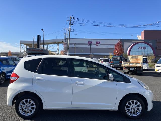 フィット シーズ スマートキー フルセグナビ 14インチAW ETC ドラレコ(SD有り) 専用スマートキー 専用ボディ同色フロントグリル ボディ同色リアガーニッシュ ウインカー付電動格納ドアミラー(32枚目)