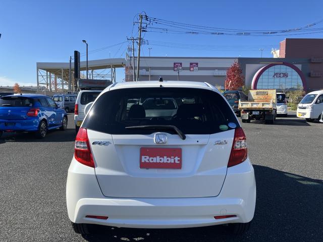 フィット シーズ スマートキー フルセグナビ 14インチAW ETC ドラレコ(SD有り) 専用スマートキー 専用ボディ同色フロントグリル ボディ同色リアガーニッシュ ウインカー付電動格納ドアミラー(34枚目)