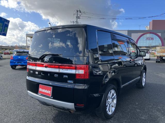 デリカＤ：５ Ｄ　パワーパッケージ　７人乗り　両側パワースライドドア　スマートキー　クラッツィオレザー調シートカバー　ＥＴＣ　１８インチＡＷ　クルーズコントロール　キセノン　オートライト　パドルシフト　前席シートヒーター　ＡＳＣ（3枚目）