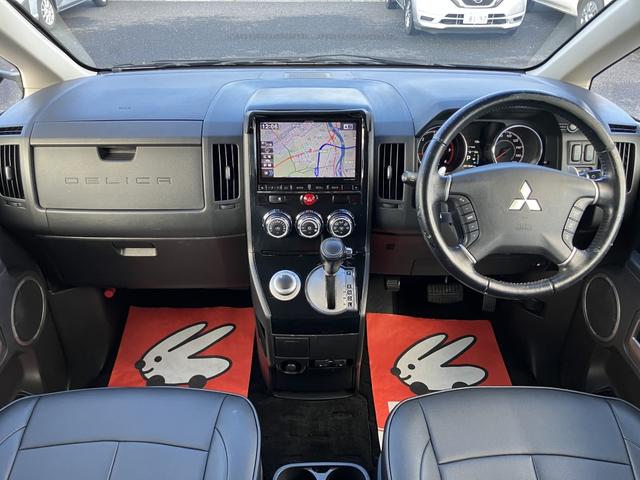 デリカＤ：５ Ｄ　パワーパッケージ　７人乗り　両側パワースライドドア　スマートキー　クラッツィオレザー調シートカバー　ＥＴＣ　１８インチＡＷ　クルーズコントロール　キセノン　オートライト　パドルシフト　前席シートヒーター　ＡＳＣ（4枚目）