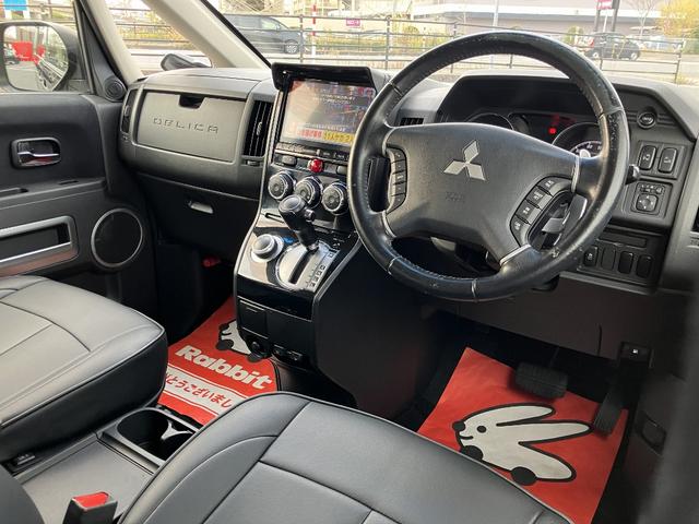デリカＤ：５ Ｄ　パワーパッケージ　７人乗り　両側パワースライドドア　スマートキー　クラッツィオレザー調シートカバー　ＥＴＣ　１８インチＡＷ　クルーズコントロール　キセノン　オートライト　パドルシフト　前席シートヒーター　ＡＳＣ（5枚目）
