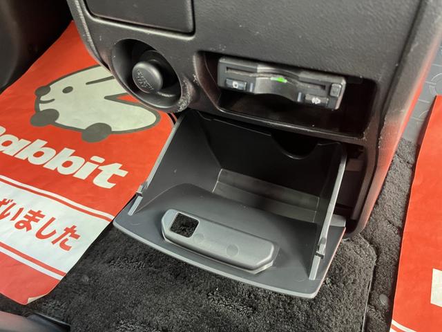 デリカＤ：５ Ｄ　パワーパッケージ　７人乗り　両側パワースライドドア　スマートキー　クラッツィオレザー調シートカバー　ＥＴＣ　１８インチＡＷ　クルーズコントロール　キセノン　オートライト　パドルシフト　前席シートヒーター　ＡＳＣ（11枚目）