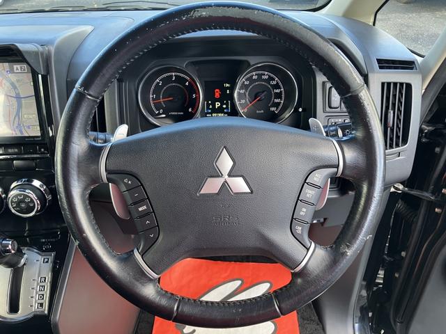 デリカＤ：５ Ｄ　パワーパッケージ　７人乗り　両側パワースライドドア　スマートキー　クラッツィオレザー調シートカバー　ＥＴＣ　１８インチＡＷ　クルーズコントロール　キセノン　オートライト　パドルシフト　前席シートヒーター　ＡＳＣ（14枚目）
