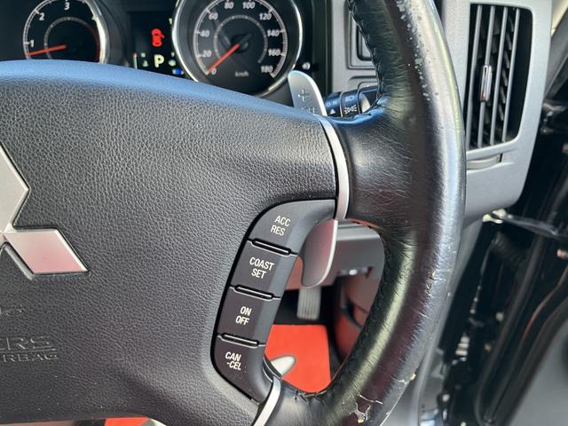 デリカＤ：５ Ｄ　パワーパッケージ　７人乗り　両側パワースライドドア　スマートキー　クラッツィオレザー調シートカバー　ＥＴＣ　１８インチＡＷ　クルーズコントロール　キセノン　オートライト　パドルシフト　前席シートヒーター　ＡＳＣ（16枚目）