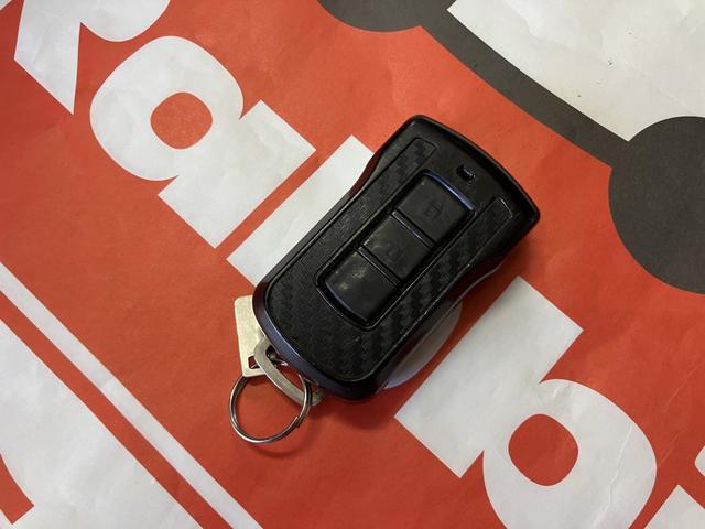 デリカＤ：５ Ｄ　パワーパッケージ　７人乗り　両側パワースライドドア　スマートキー　クラッツィオレザー調シートカバー　ＥＴＣ　１８インチＡＷ　クルーズコントロール　キセノン　オートライト　パドルシフト　前席シートヒーター　ＡＳＣ（22枚目）