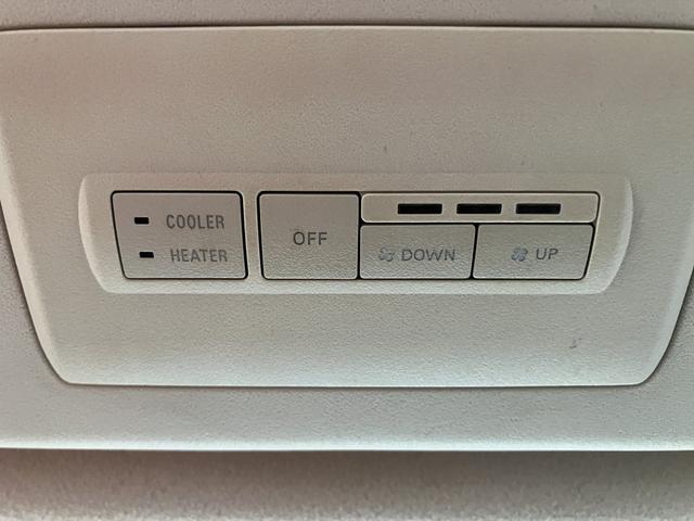 デリカＤ：５ Ｄ　パワーパッケージ　７人乗り　両側パワースライドドア　スマートキー　クラッツィオレザー調シートカバー　ＥＴＣ　１８インチＡＷ　クルーズコントロール　キセノン　オートライト　パドルシフト　前席シートヒーター　ＡＳＣ（31枚目）