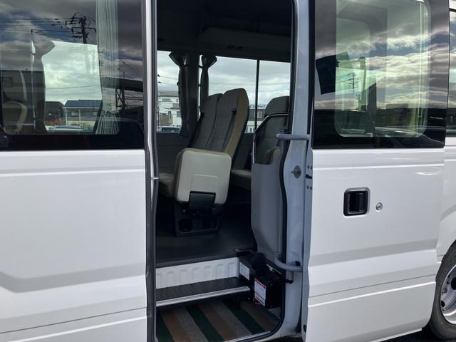 コースター ＬＸ　２５人乗り　オートグライドドア　オートステップ　センタードア（グライドドア・オート）　アクセルインターロック　リアウインドウデフォッガー　ルームラック（トレイタイプ・運転席側）　カーテン（22枚目）