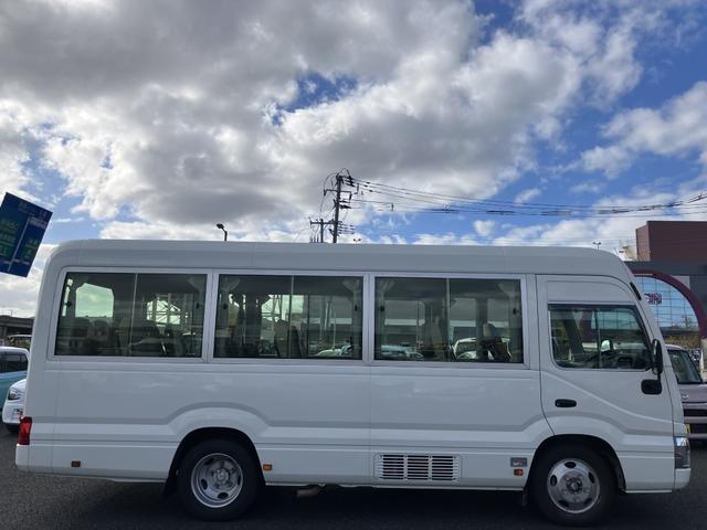 コースター ＬＸ　２５人乗り　オートグライドドア　オートステップ　センタードア（グライドドア・オート）　アクセルインターロック　リアウインドウデフォッガー　ルームラック（トレイタイプ・運転席側）　カーテン（33枚目）