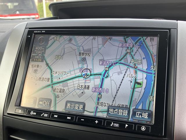 ヴォクシー ＺＳ　煌ＩＩ　８インチフルセグナビ　Ｓ－ＶＳＣ　リアオートエアコン　両側パワースライドドア　メッキ加飾付キセノン　ウインカー付メッキドアミラー　高輝度シルバーメタリックグリル＆フォグランプベゼル（5枚目）