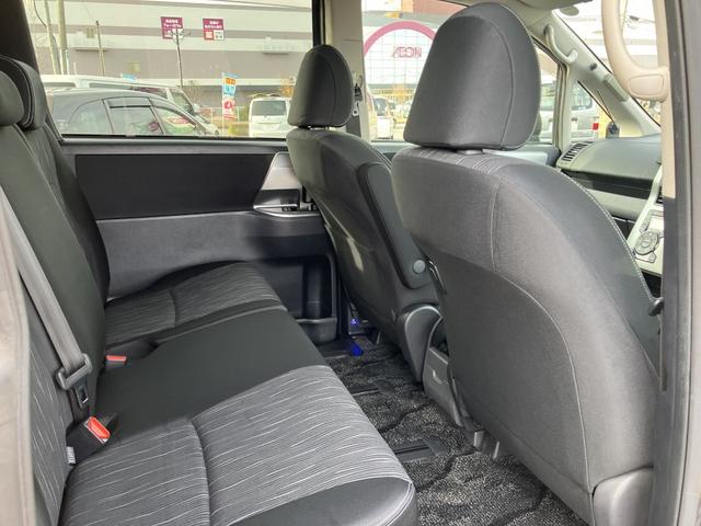 ヴォクシー ＺＳ　煌ＩＩ　８インチフルセグナビ　Ｓ－ＶＳＣ　リアオートエアコン　両側パワースライドドア　メッキ加飾付キセノン　ウインカー付メッキドアミラー　高輝度シルバーメタリックグリル＆フォグランプベゼル（25枚目）