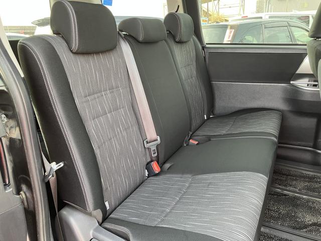 ヴォクシー ＺＳ　煌ＩＩ　８インチフルセグナビ　Ｓ－ＶＳＣ　リアオートエアコン　両側パワースライドドア　メッキ加飾付キセノン　ウインカー付メッキドアミラー　高輝度シルバーメタリックグリル＆フォグランプベゼル（33枚目）